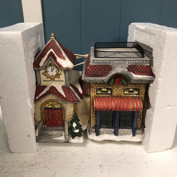 Holiday Traditions Porcelain Train Station‎ Lighted 5 Ft UL Cord Switch - Picture 3 of 4